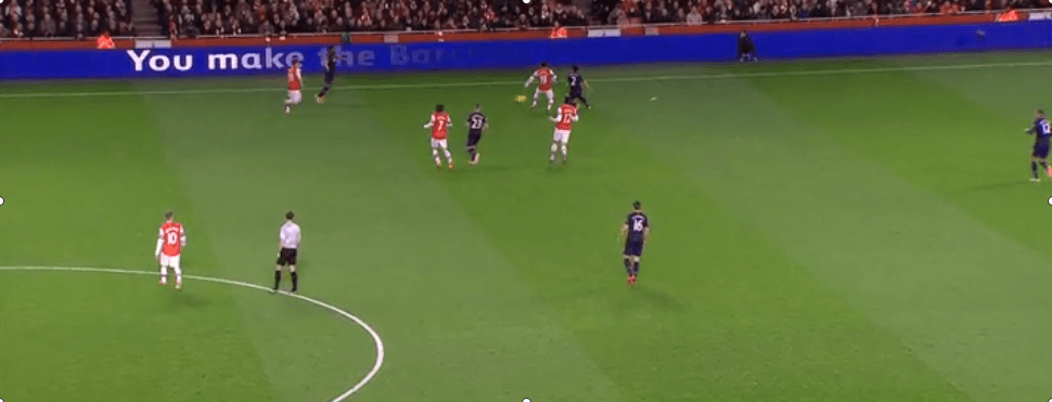 Arsenal pressing high and   making sure United don't find an easy way out of defence.
