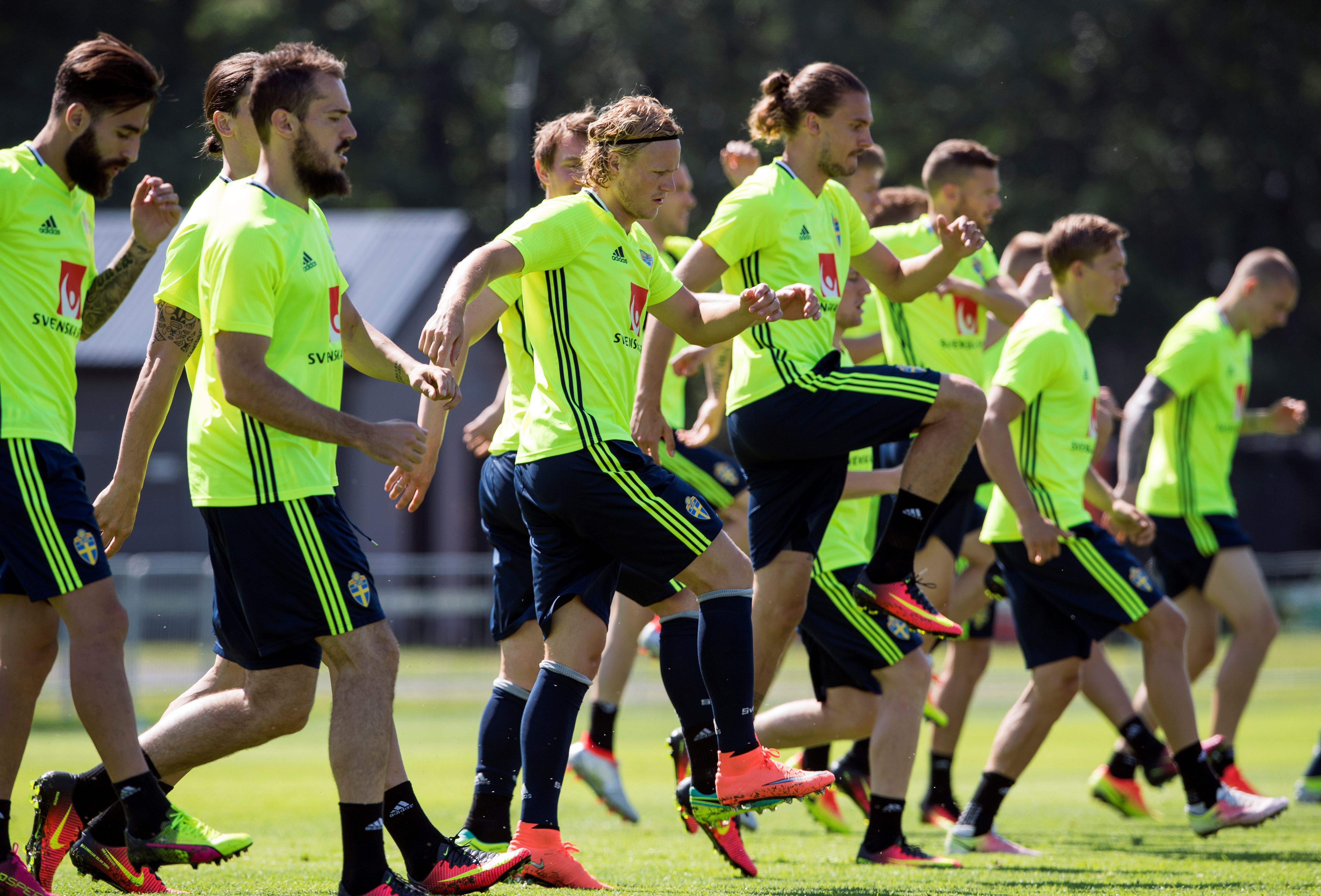 Sweden's national football team players attend a training session in Bastad, Sweden, on June 3, 2016, where the team stays for a training camp as part of preparations for the upcoming Euro 2016 European football championships. / AFP / JONATHAN NACKSTRAND        (Photo credit should read JONATHAN NACKSTRAND/AFP/Getty Images)