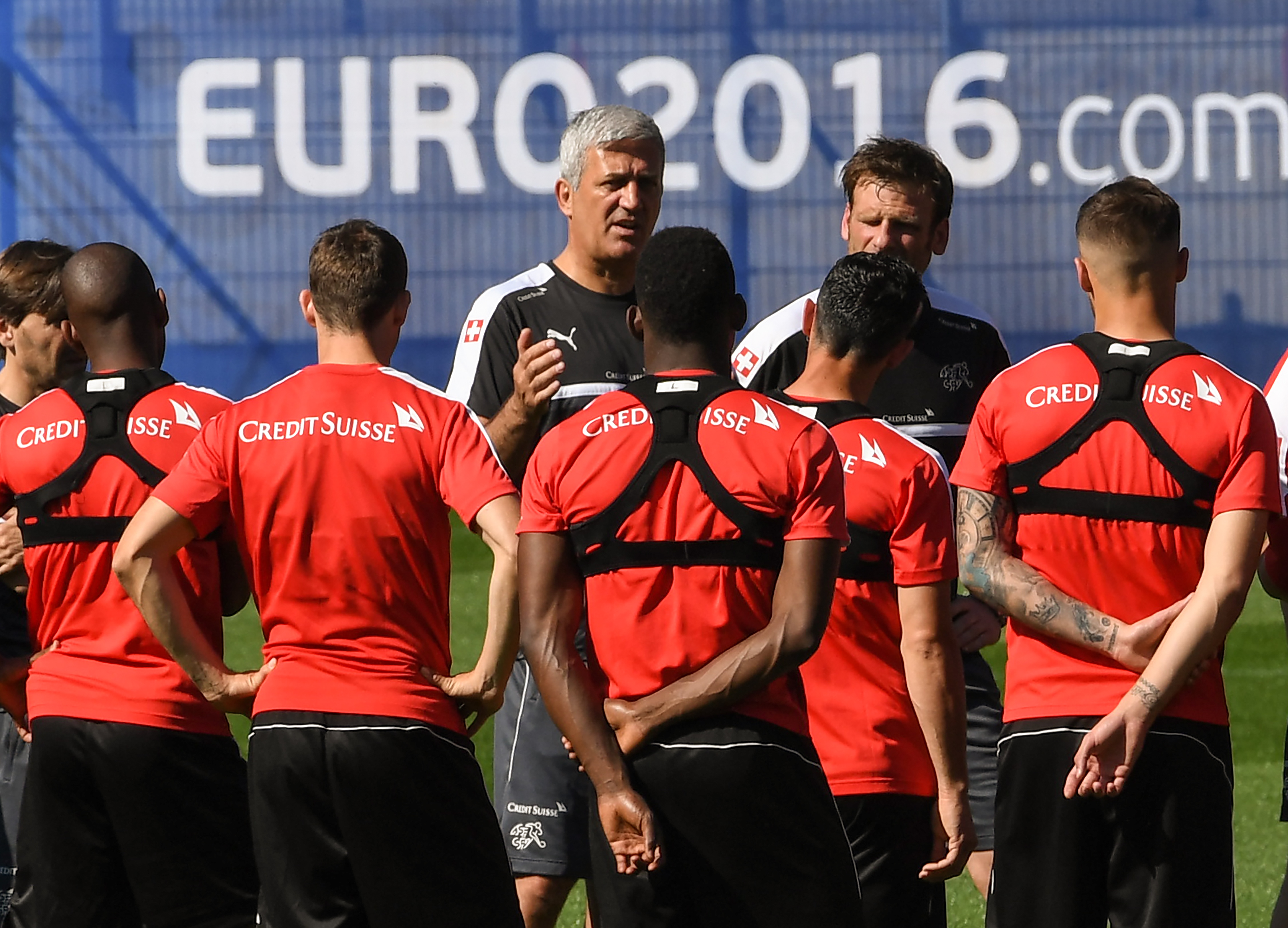 Switzerland's coach Vladimir Petkovic (C) addresses his players during a training session at the team's training ground at the Mosson stadium in Montpellier on June 7, 2016, three days ahead of the beginning of the Euro 2016 European football championships.  / AFP / PASCAL GUYOT        (Photo credit should read PASCAL GUYOT/AFP/Getty Images)