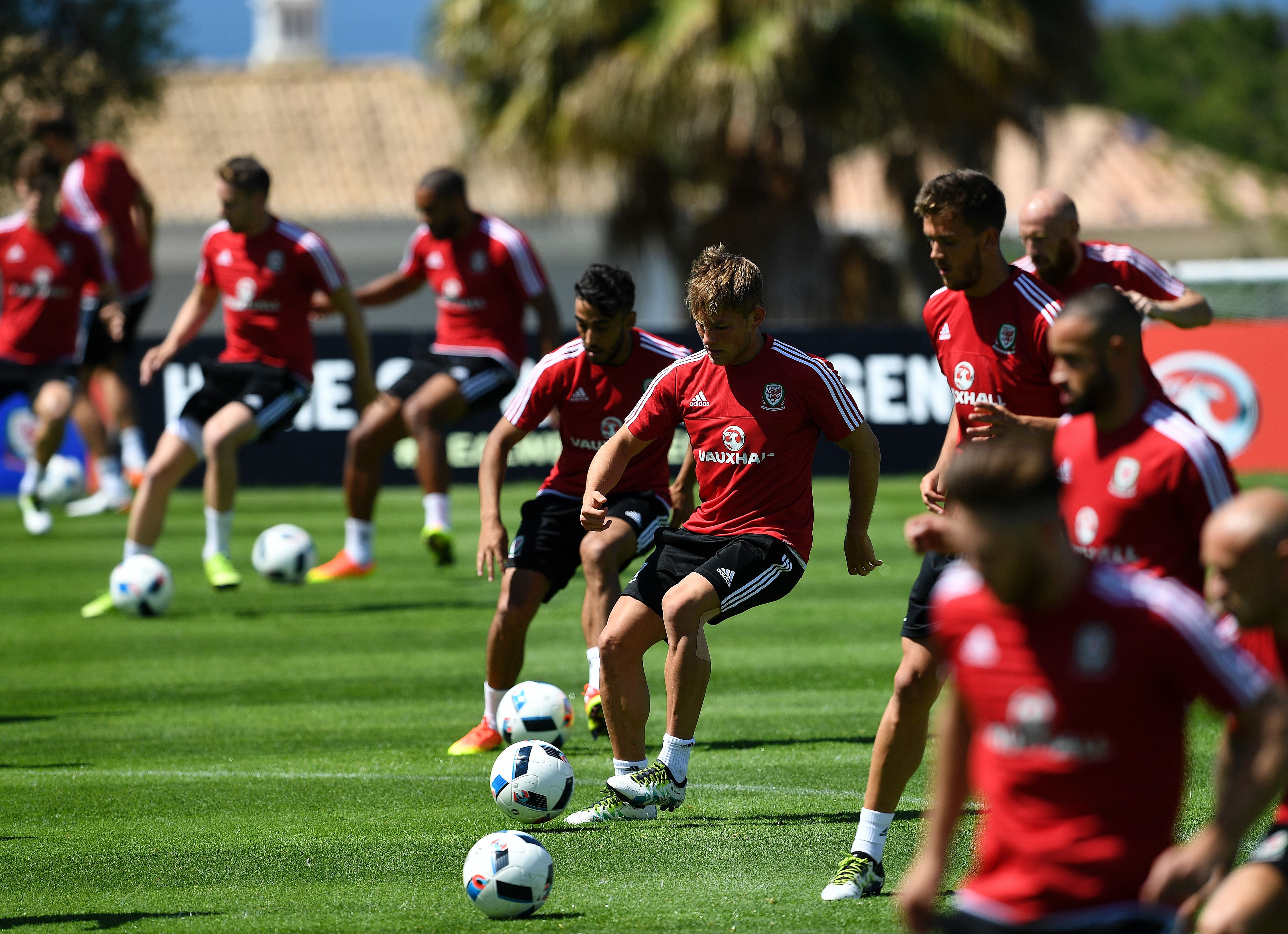 Welsh players take part in a training session at Vale do Lobo, near Almancil, on May 25, 2016. Wales squad is in Portugal for a five-day training camp in preparation for the upcoming EURO 2016 tournament. / AFP / FRANCISCO LEONG        (Photo credit should read FRANCISCO LEONG/AFP/Getty Images)