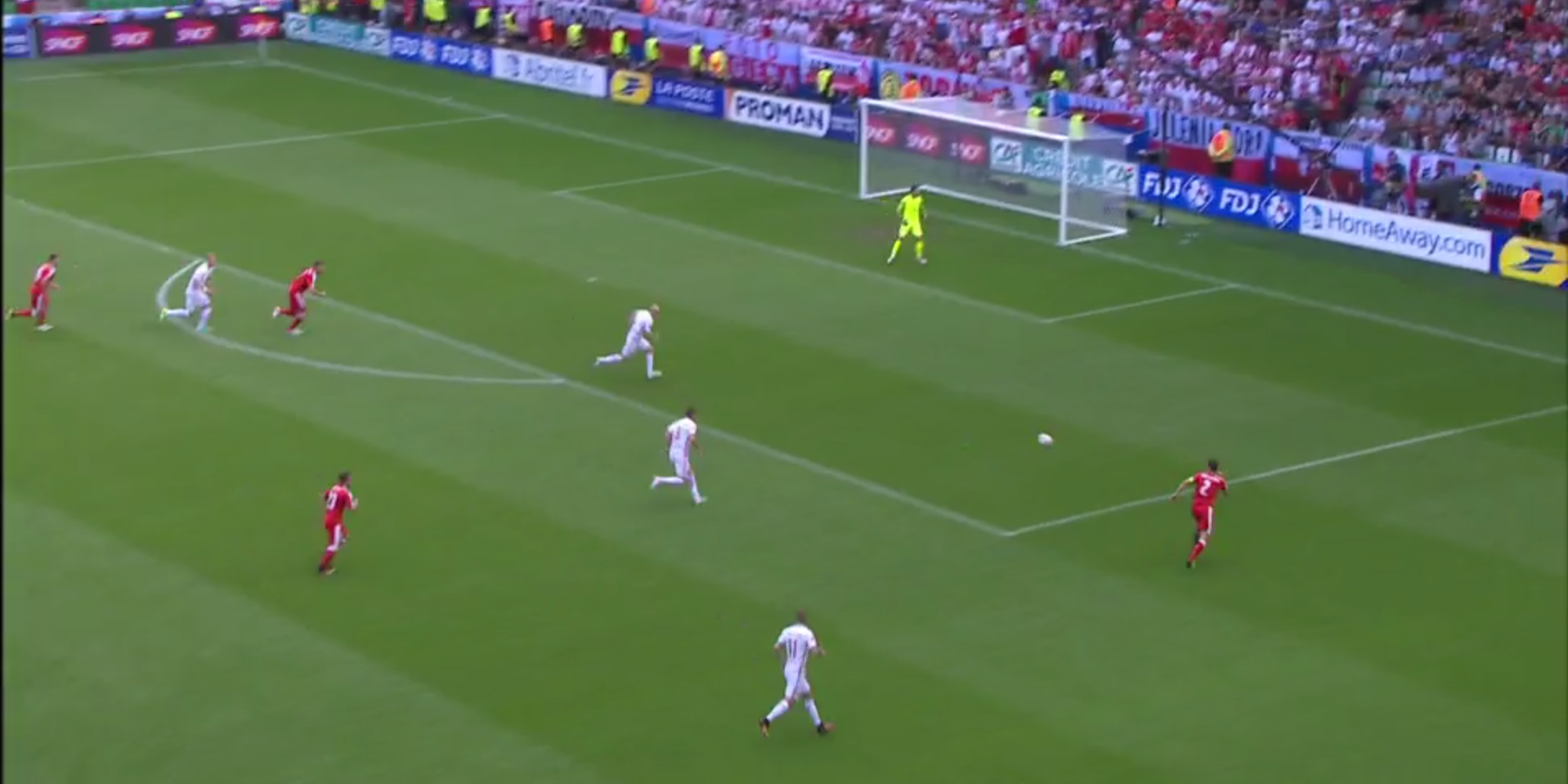 Effective ball over the Polish defence for the Swiss to run on to