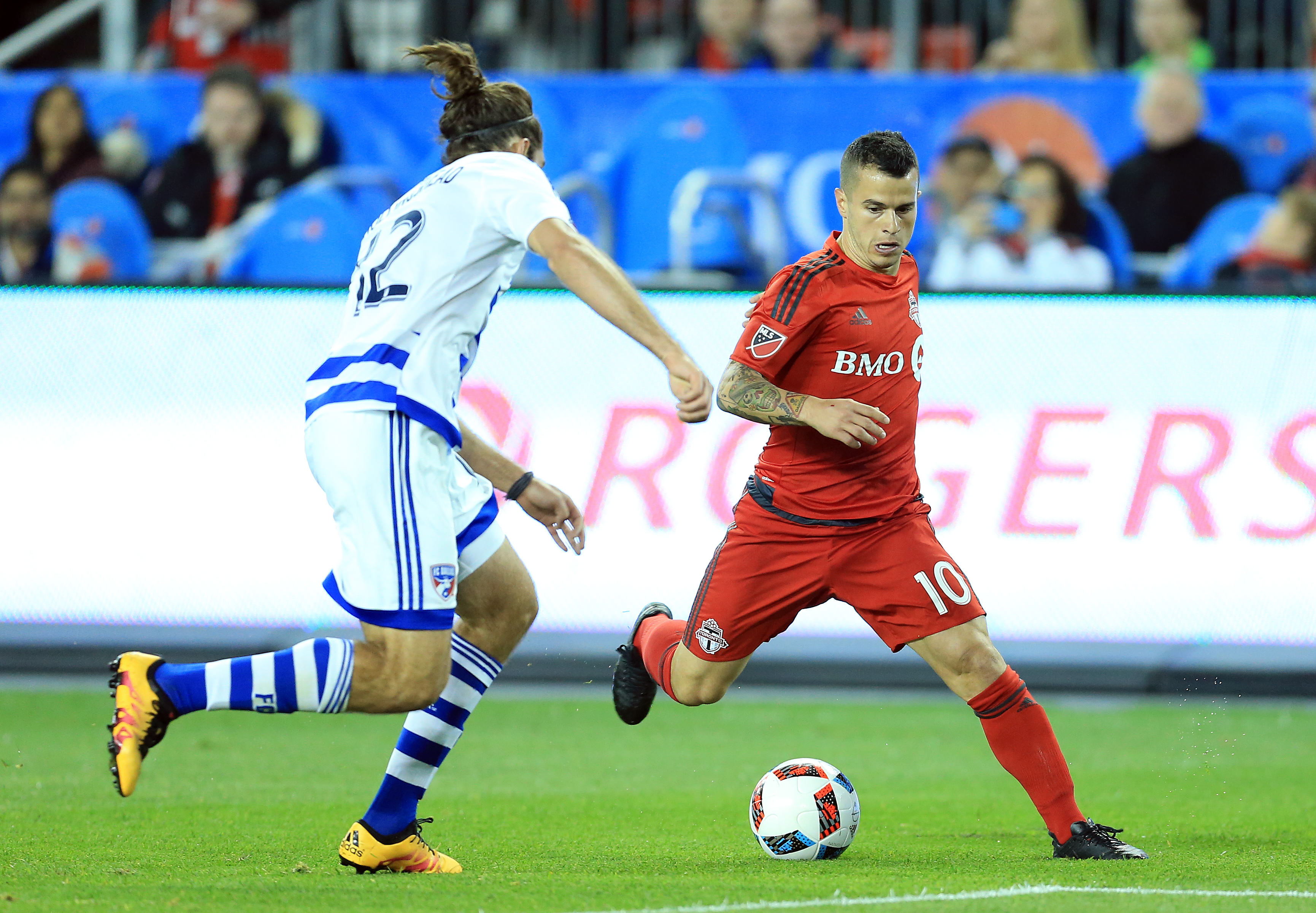 TORONTO, ON - MAY 07: Sebastian Giovinco #10 of Toronto FC battles for the ball with Ryan Hollingshead #12 of FC Dallas during the second half of an MLS soccer game at BMO Field on May 7, 2016 in Toronto, Ontario, Canada. (Photo by Vaughn Ridley/Getty Images)