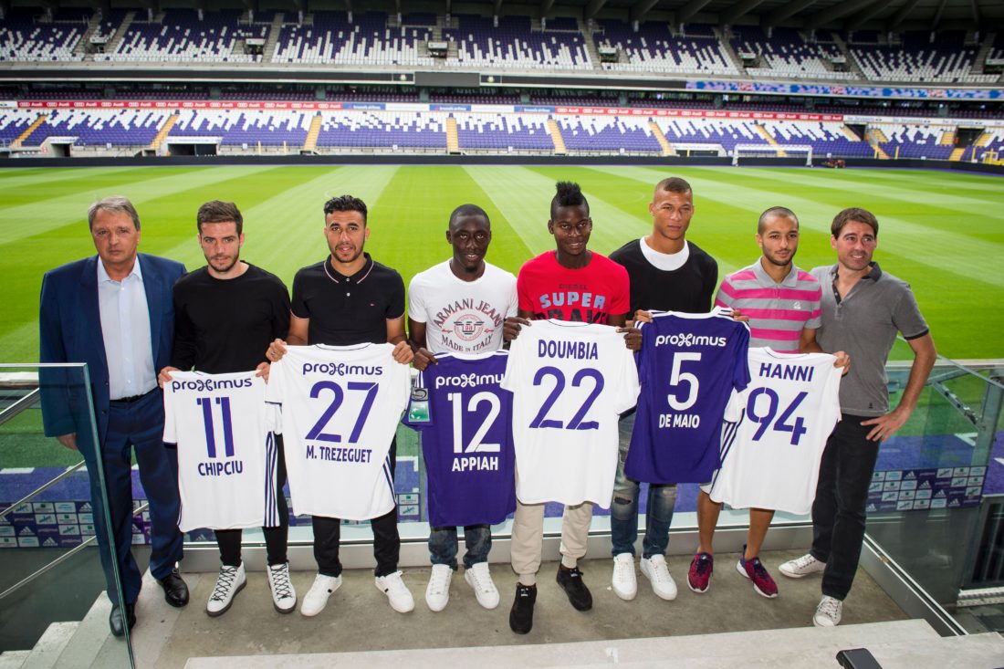 (From L) Anderlecht's manager Herman Van Holsbeeck, Anderlecht's new players Alex Chipchui,  Mahmoud 'Trezeguet' Hassan, Dennis Appiah,  Idrissa Doumbia, player Sebastien De Maio, Sofiane Hanni and Anderlecht's head coach Rene Weiler. JASPER JACOBS / AFP / Getty Images