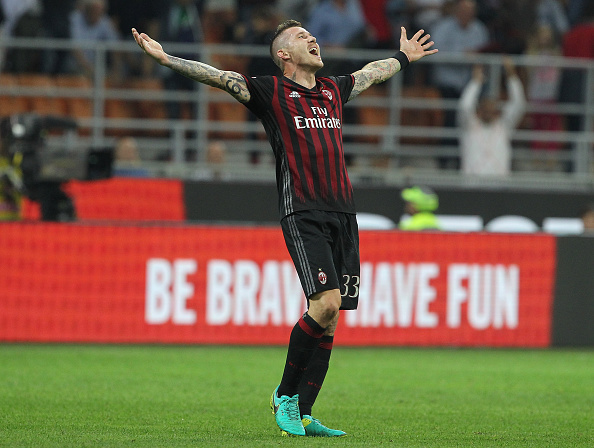 MILAN, ITALY - OCTOBER 02: Juraj Kucka of AC Milan celebrates a victory at the end of the Serie A match between AC Milan and US Sassuolo at Stadio Giuseppe Meazza on October 2, 2016 in Milan, Italy. (Photo by Marco Luzzani/Getty Images)